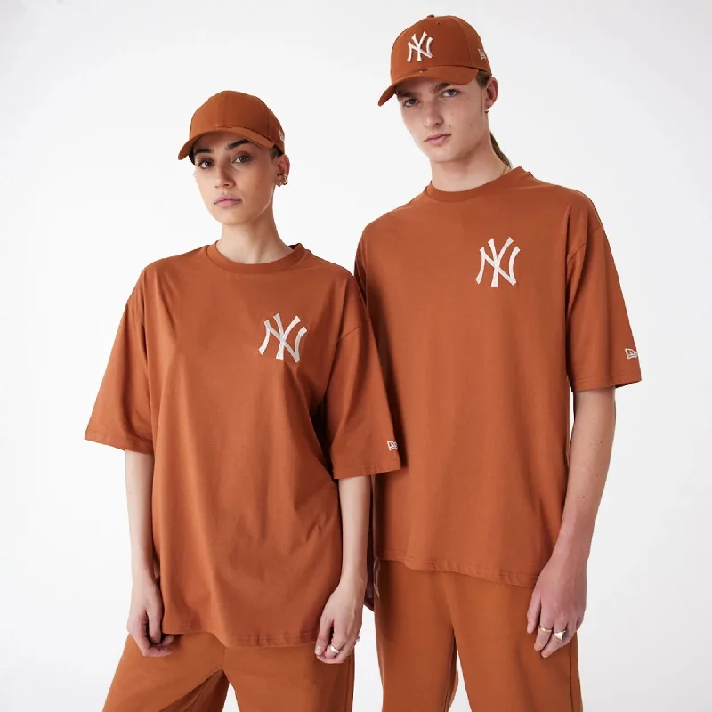 New York Yankees League Essential Brown Oversized T-Shirt