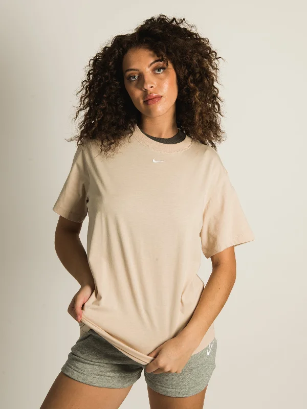 NIKE SPORTSWEAR ESSENTIALS BOYFRIEND T-SHIRT - CLEARANCE