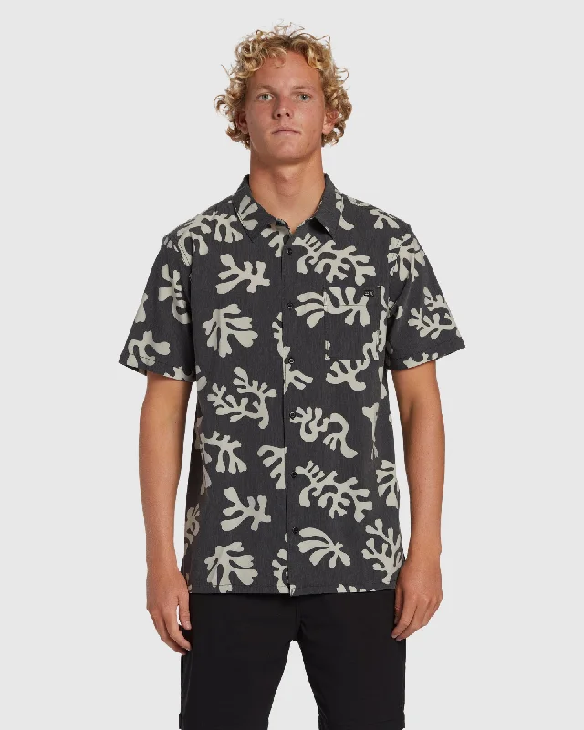 Mens Coral Gardeners Surftrek Short Sleeve Shirt